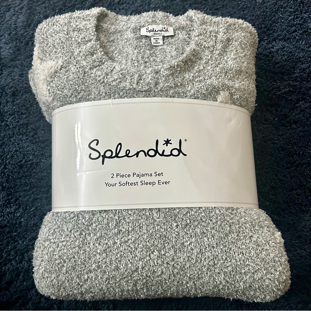 Splendid 2 Piece Fuzzy Sweat Pajama Set Light Grey & White Size Small 4-6 NWT